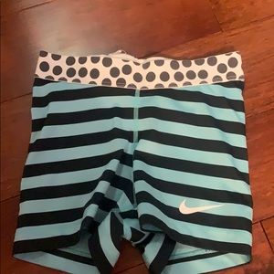 Women’s xs Nike pros